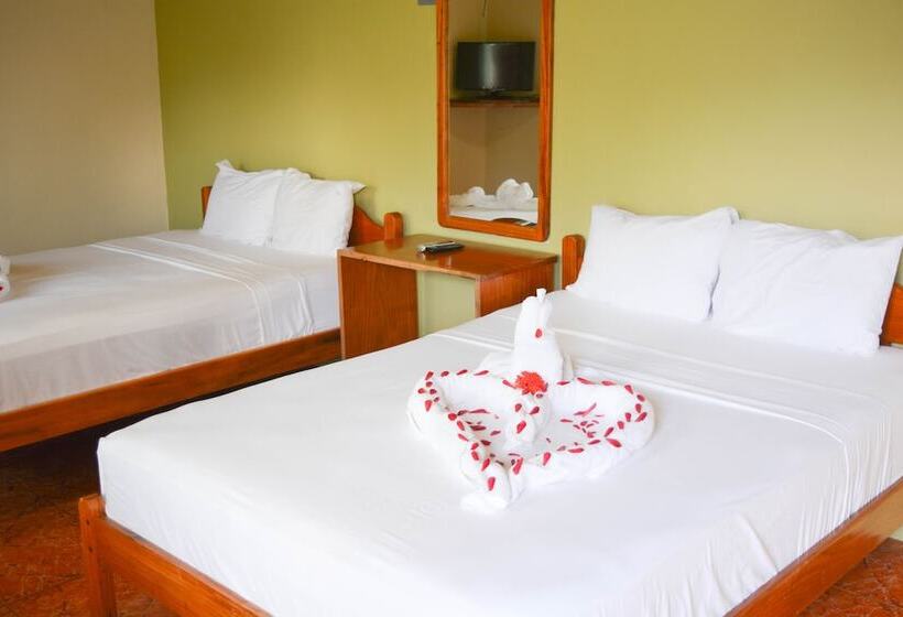 غرفة قياسية ثلاثية, Hostel Backpackers La Fortuna