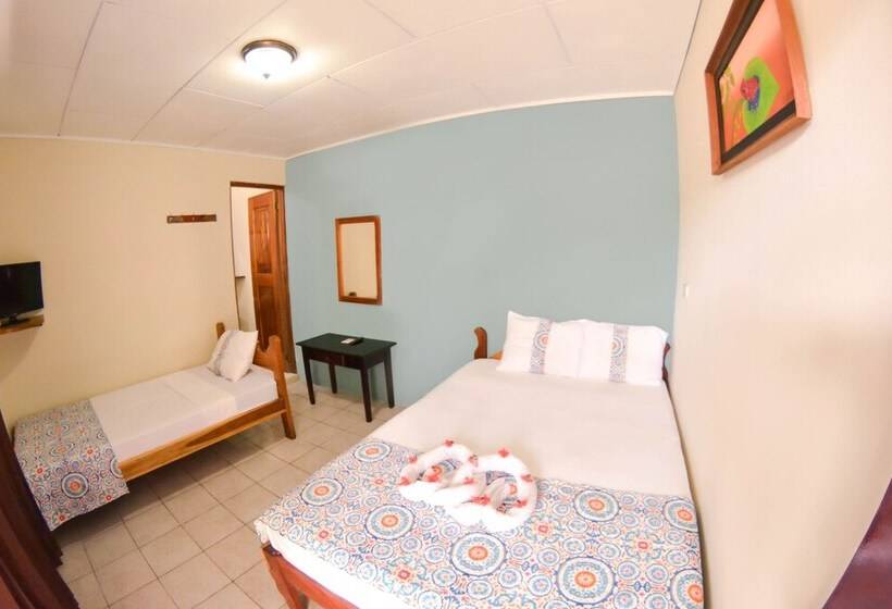 Номер Стандарт Трехместный, Hostel Backpackers La Fortuna