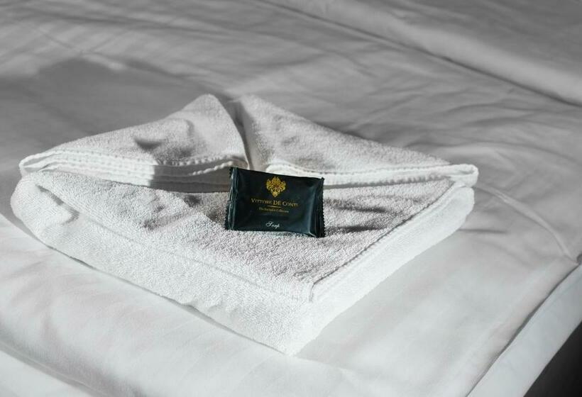 סטודיו משפחתי, Hradec