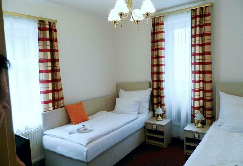 家庭工作室, Hradec