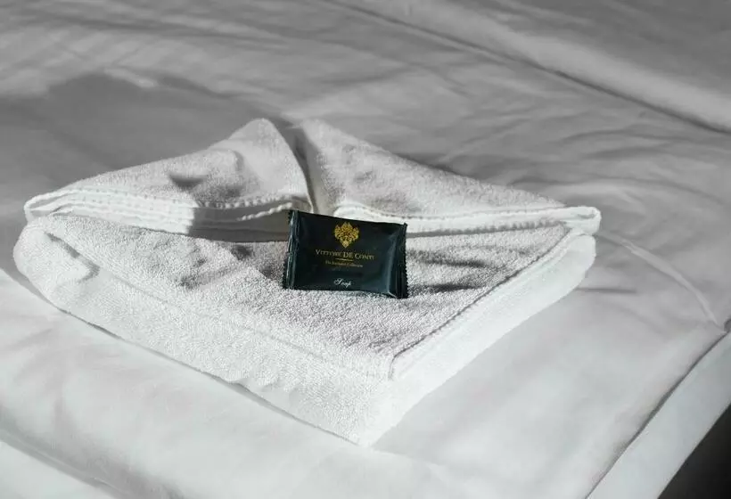 Deluxe Kolmen Hengen Huone, Hradec