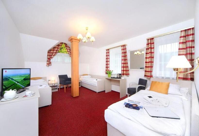 חדר קומפורט לשלושה, Hradec