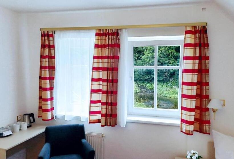 家庭套房, Hradec