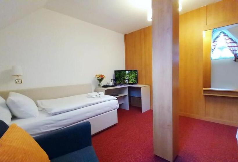 חדר דלוקס, Hradec