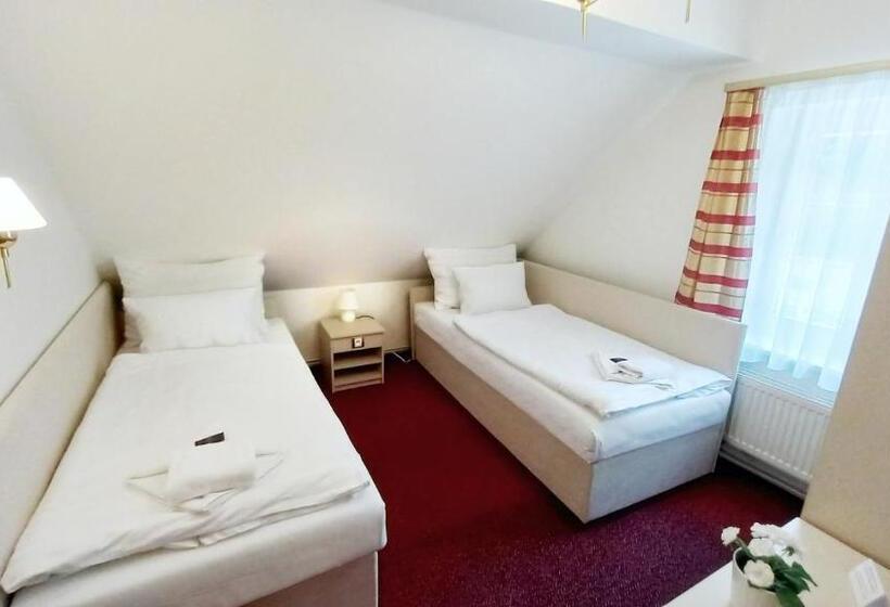 סוויטה משפחתית, Hradec