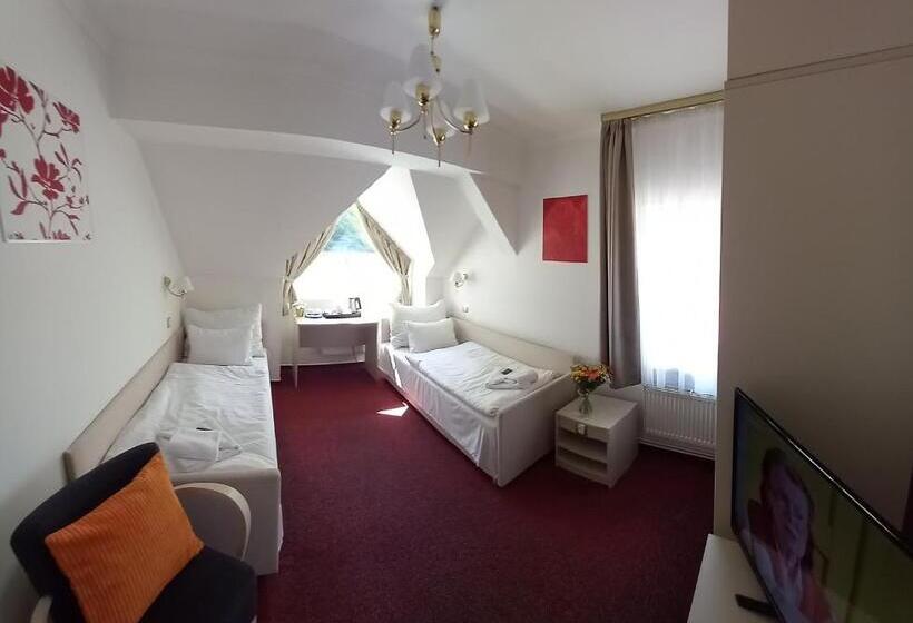 اتاق استاندارد, Hradec