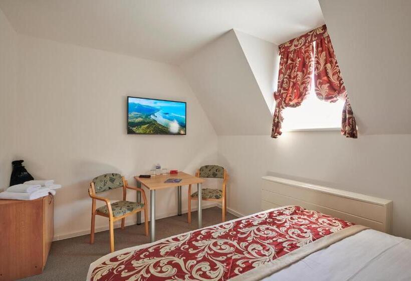 חדר פנטהאוז, Mezní Louka