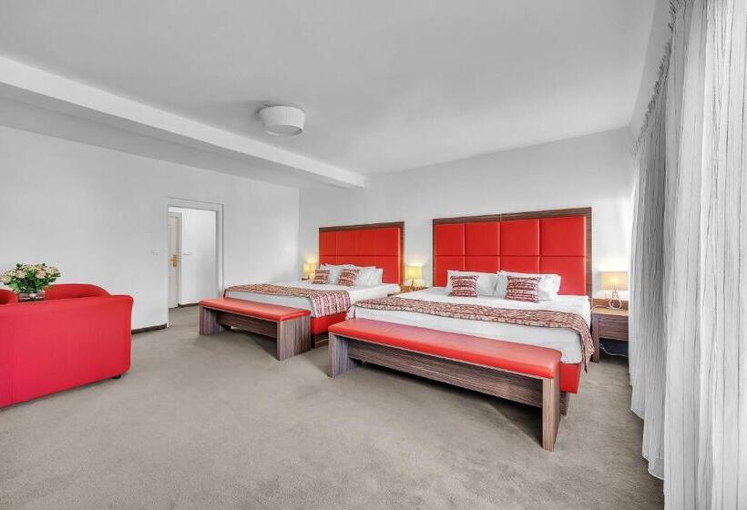 Четырехместный Номер Стандарт, Nelly Kellys