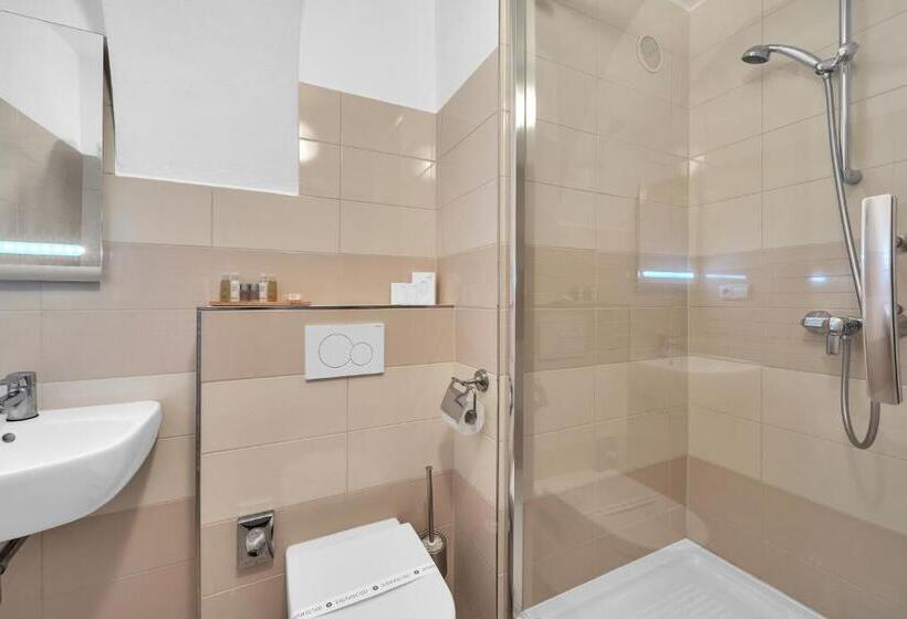 Номер Basic, Nelly Kellys