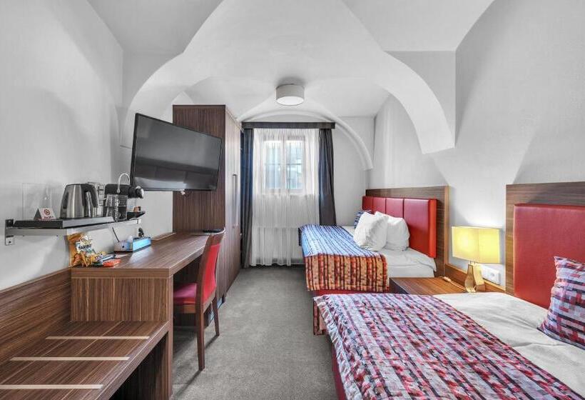 Номер Basic, Nelly Kellys