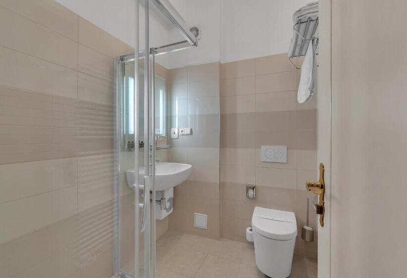 Номер Стандарт, Nelly Kellys