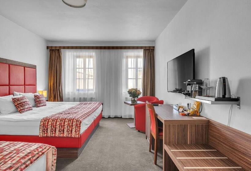 Семейный Номер, Nelly Kellys