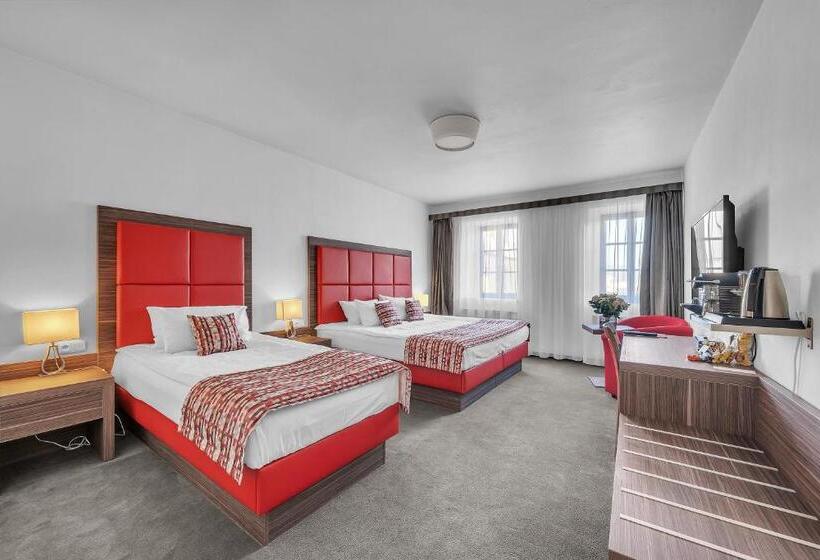 Семейный Номер, Nelly Kellys