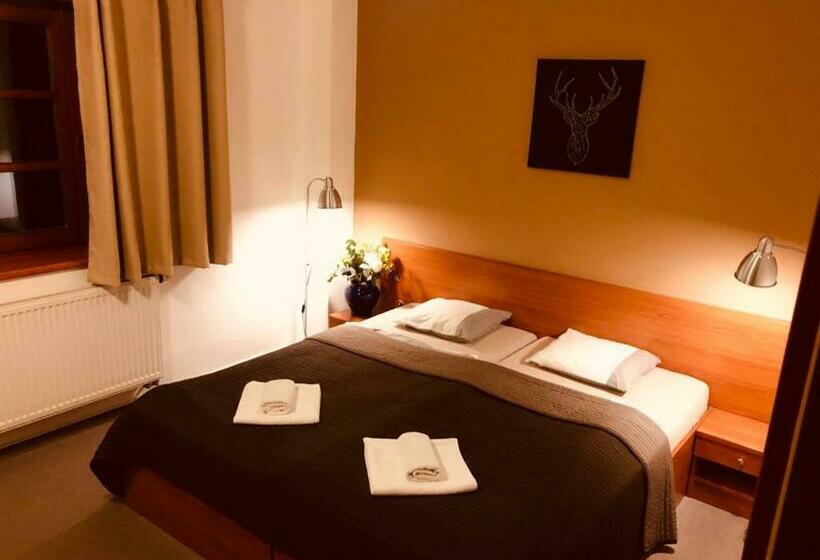 Standard Room, Oddech