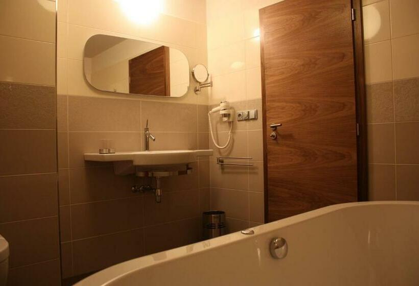 수피리어 룸, Rajska Zahrada