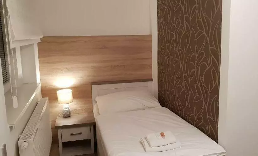 Standard Yhden Hengen Huone, Ubytování Cukrovar