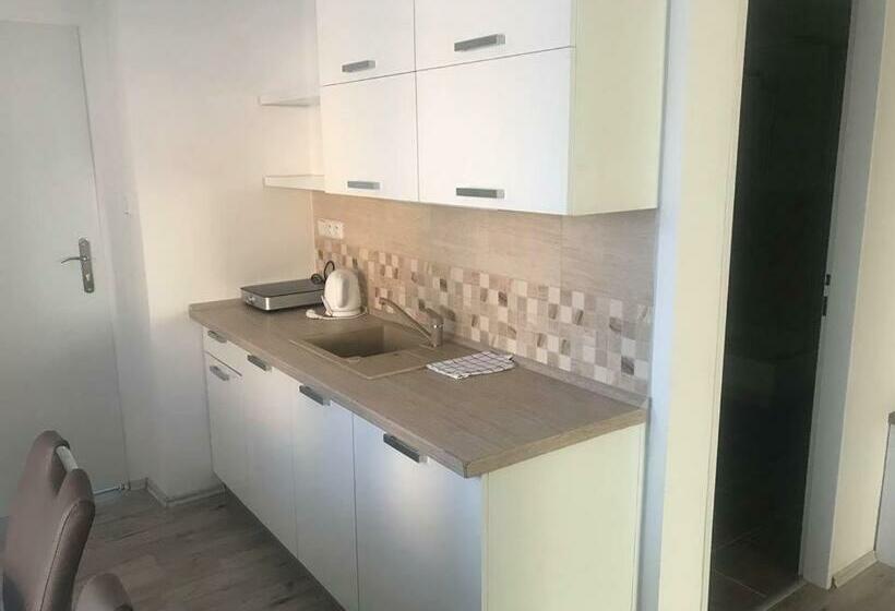 דירת חדר, Ubytování Cukrovar