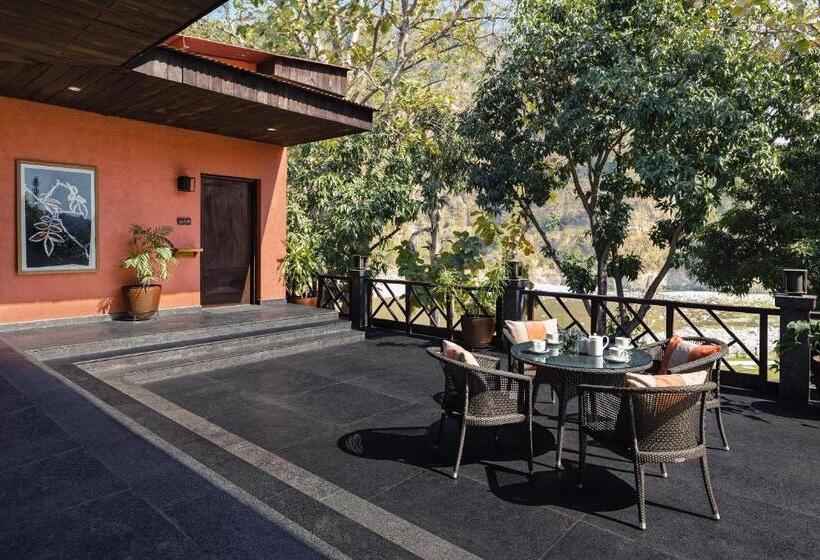 חדר דחוקס עם מיטת קינג, Taj Corbett Resort And Spa Uttarakhand