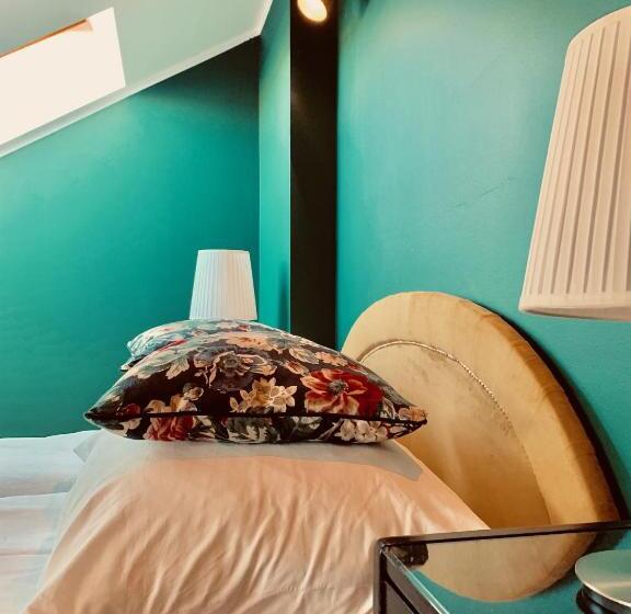 اتاق عادی, Gołąbek łeba