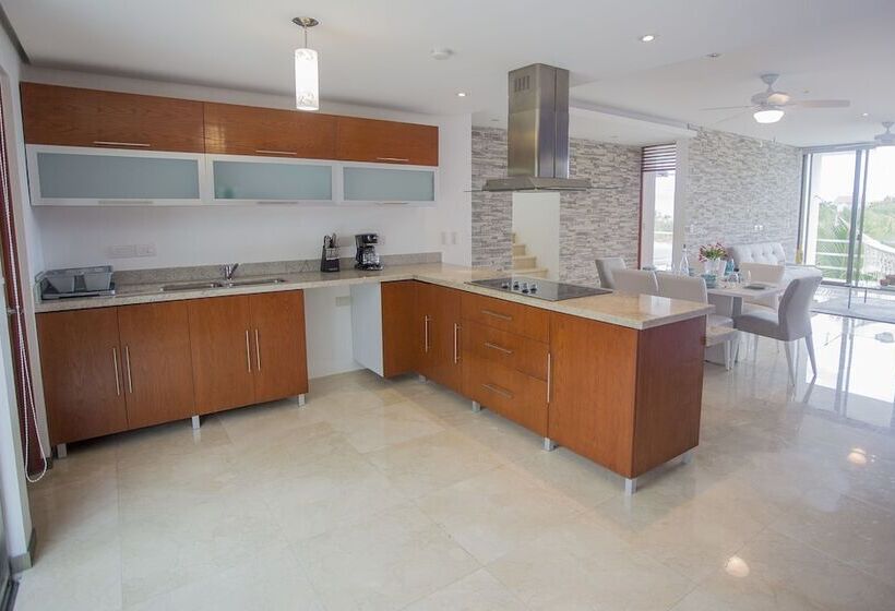 Apartamento Ático 2 Quartos, Acacia Condos