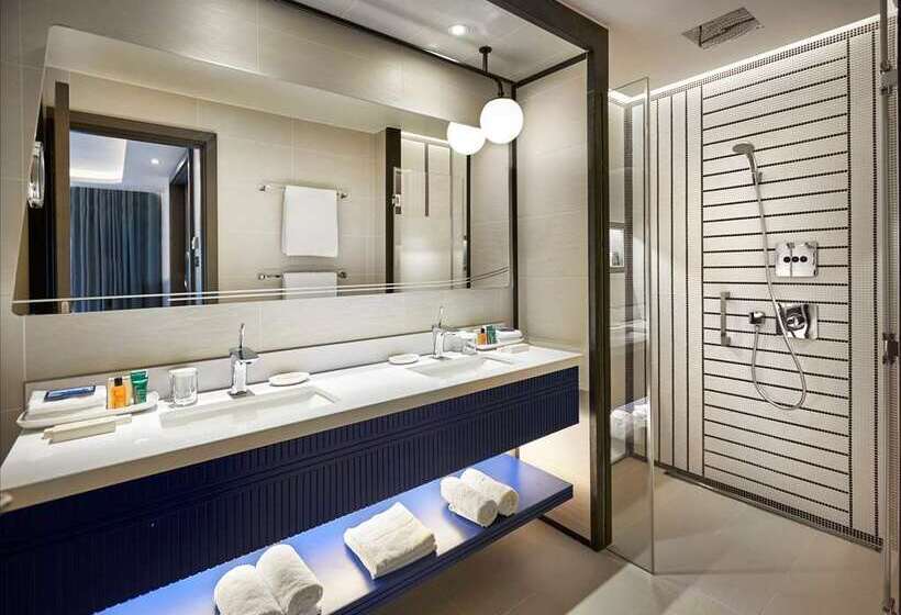 سوئیت با تخت بزرگ, Alrayyan Hotel Doha, Curio Collection By Hilton