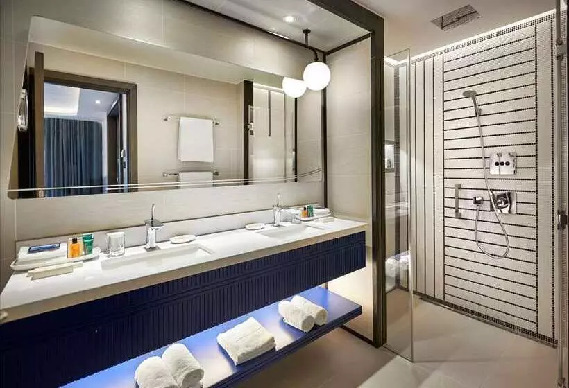 سوئیت با تخت بزرگ, Alrayyan Hotel Doha, Curio Collection By Hilton