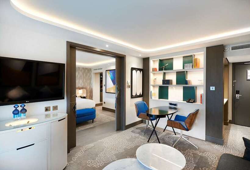 سوئیت با تخت بزرگ, Alrayyan Hotel Doha, Curio Collection By Hilton