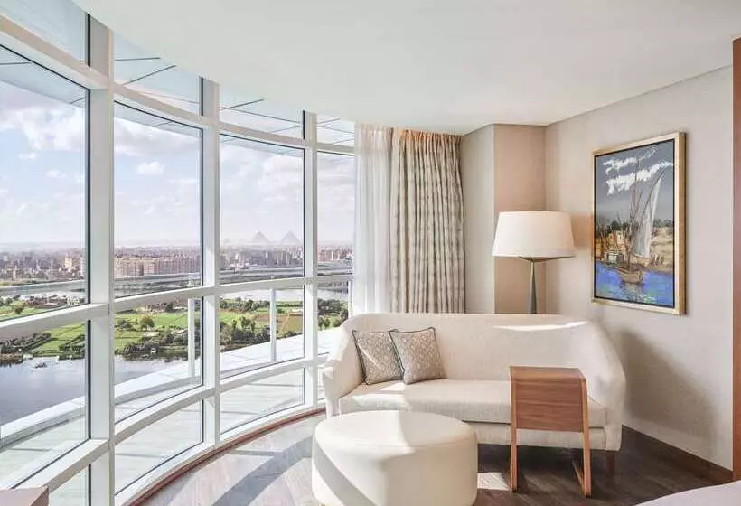 سوئیت با تخت بزرگ, Alrayyan Hotel Doha, Curio Collection By Hilton