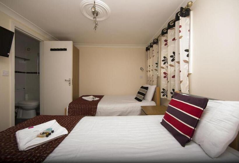 Номер Стандарт Трехместный, Royal London Hotel By Saba