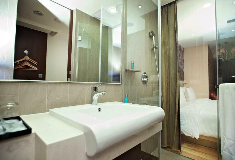 اتاق استاندارد, Fx Hotel Tainan