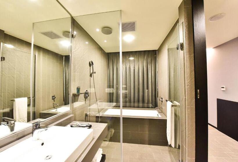 اتاق لوکس سه تخته, Fx Hotel Tainan