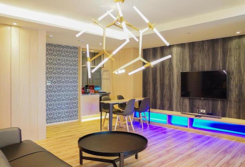 سوییت لوکس, Fx Hotel Tainan