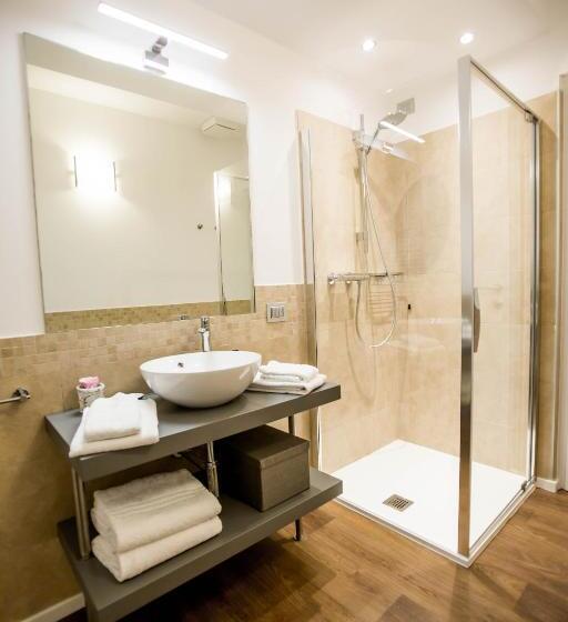 Superior suite with balcony, Arena Suite