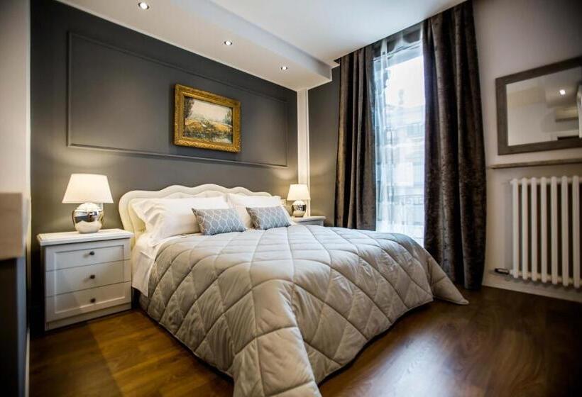 Superior suite with balcony, Arena Suite