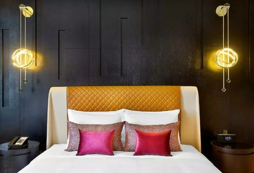 Deluxe Room King Size Bed