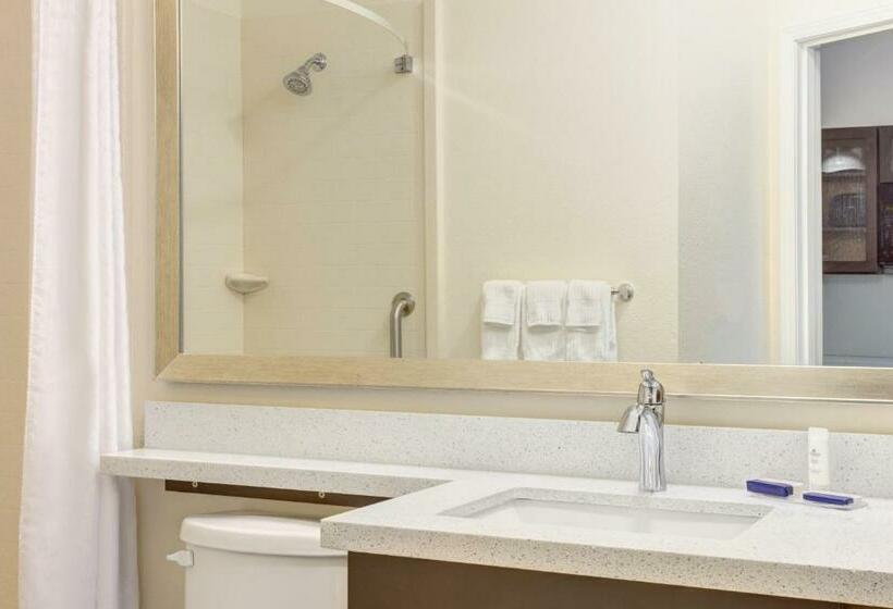 מיטת קינג בסוויטה, Candlewood Suites Cut Off   Galliano, An Ihg