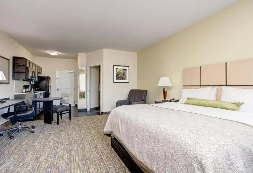 キングサイドベッドのスタンダードワンルーム, Candlewood Suites Cut Off   Galliano, An Ihg