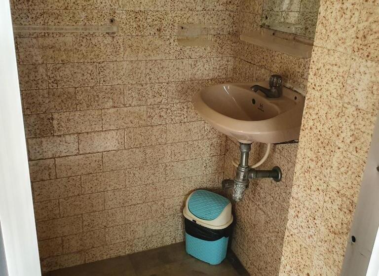 اتاق لوکس با چشم‌انداز دریا, Gandhara