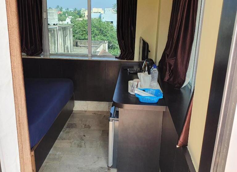 اتاق لوکس با چشم‌انداز دریا, Gandhara