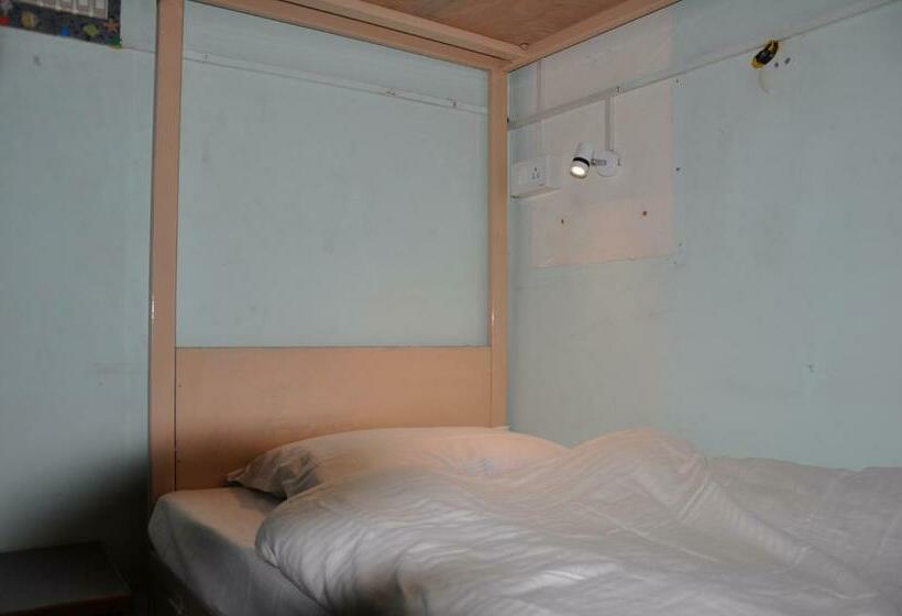 سرير فى غرفة مشتركه, Ganga Fuji Home