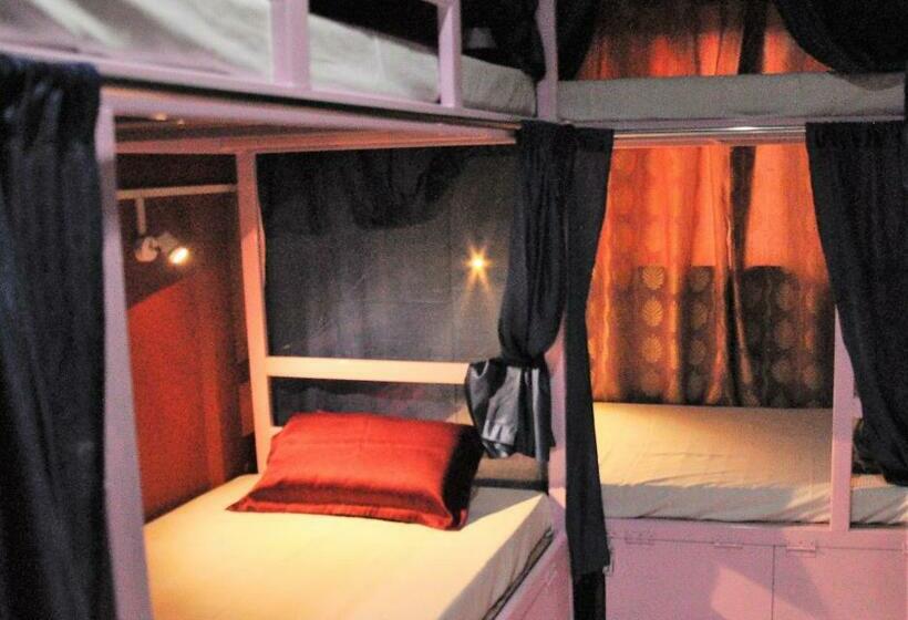 سرير فى غرفة مشتركه, Ganga Fuji Home