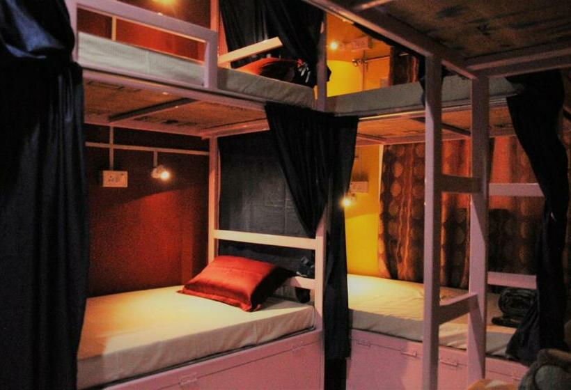 سرير فى غرفة مشتركه, Ganga Fuji Home