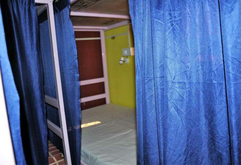 سرير فى غرفة مشتركه, Ganga Fuji Home