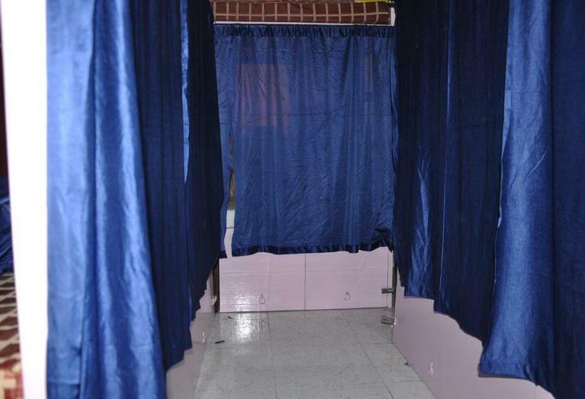 سرير فى غرفة مشتركه, Ganga Fuji Home