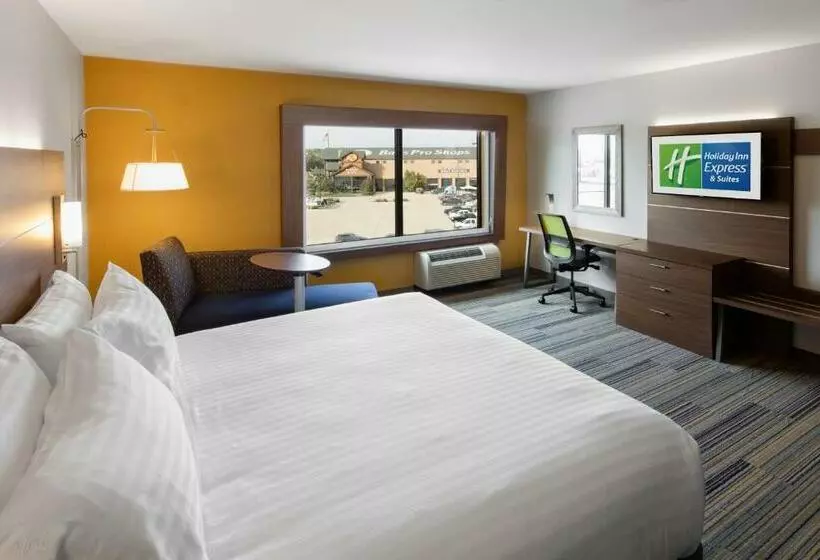 キングサイズベッドのスタンダードルーム, Holiday Inn Express East Peoria   Riverfront, An Ihg