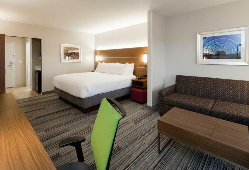 キングサイズベッドのスイートルーム, Holiday Inn Express East Peoria   Riverfront, An Ihg