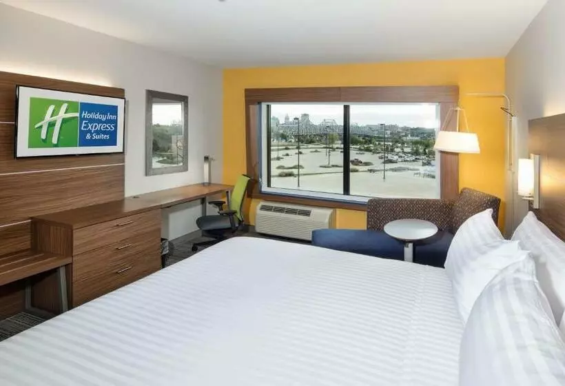 身障者適用キングサイズベッドルーム, Holiday Inn Express East Peoria   Riverfront, An Ihg
