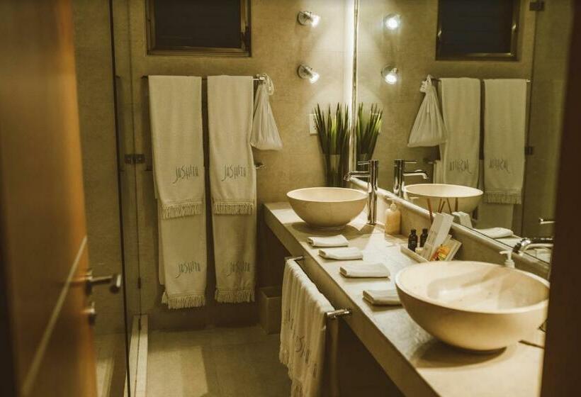 חדר סטנדרט, Jashita