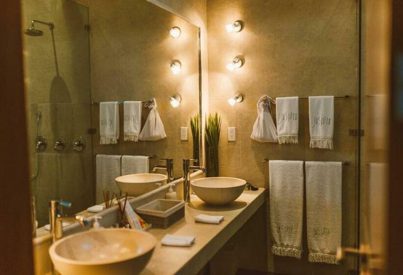 מיטת קינג בסוויטה, Jashita