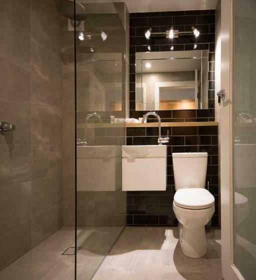 看到停车场的带双人床的标准房间, Launceston